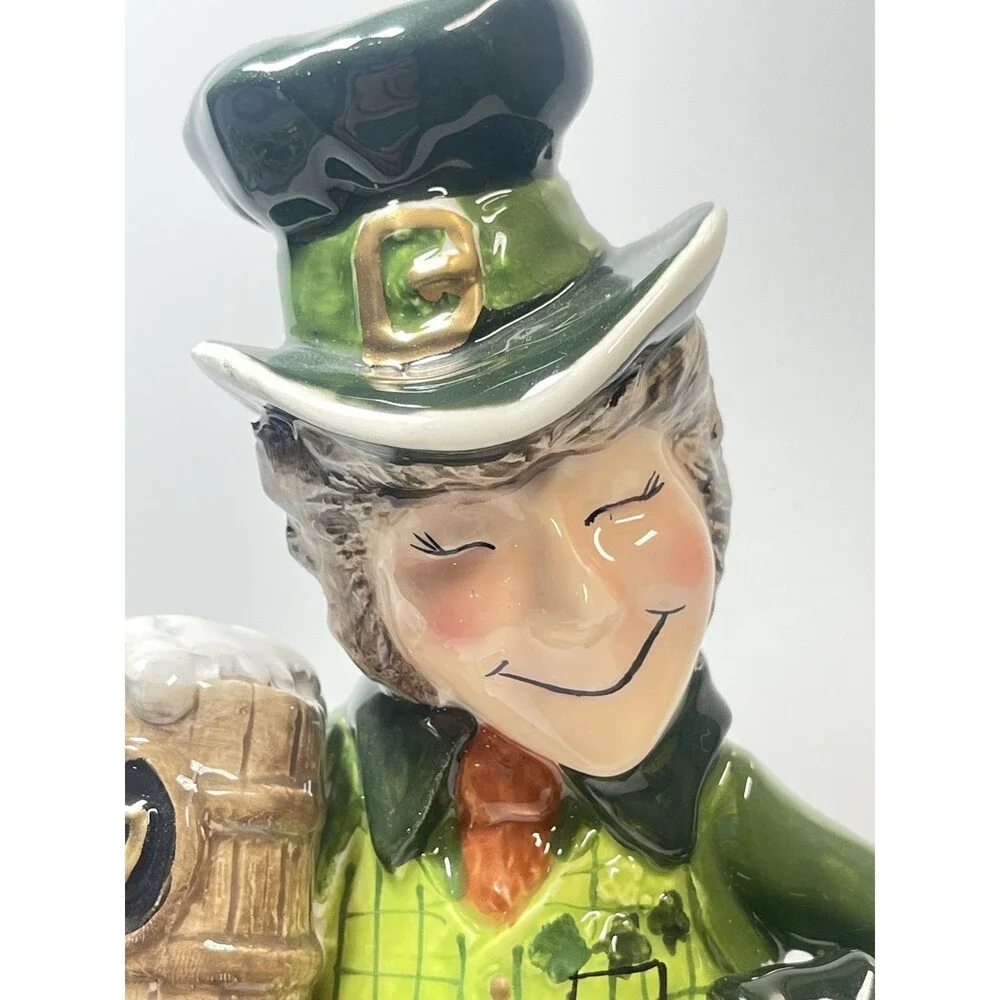 Blue Sky Clayworks 2022 The Shamrock King St Patrick’s Day Figurine (Sm Chip)